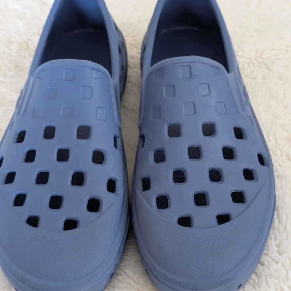 Like New: Vans Slip on Trek Shoes Kids 3